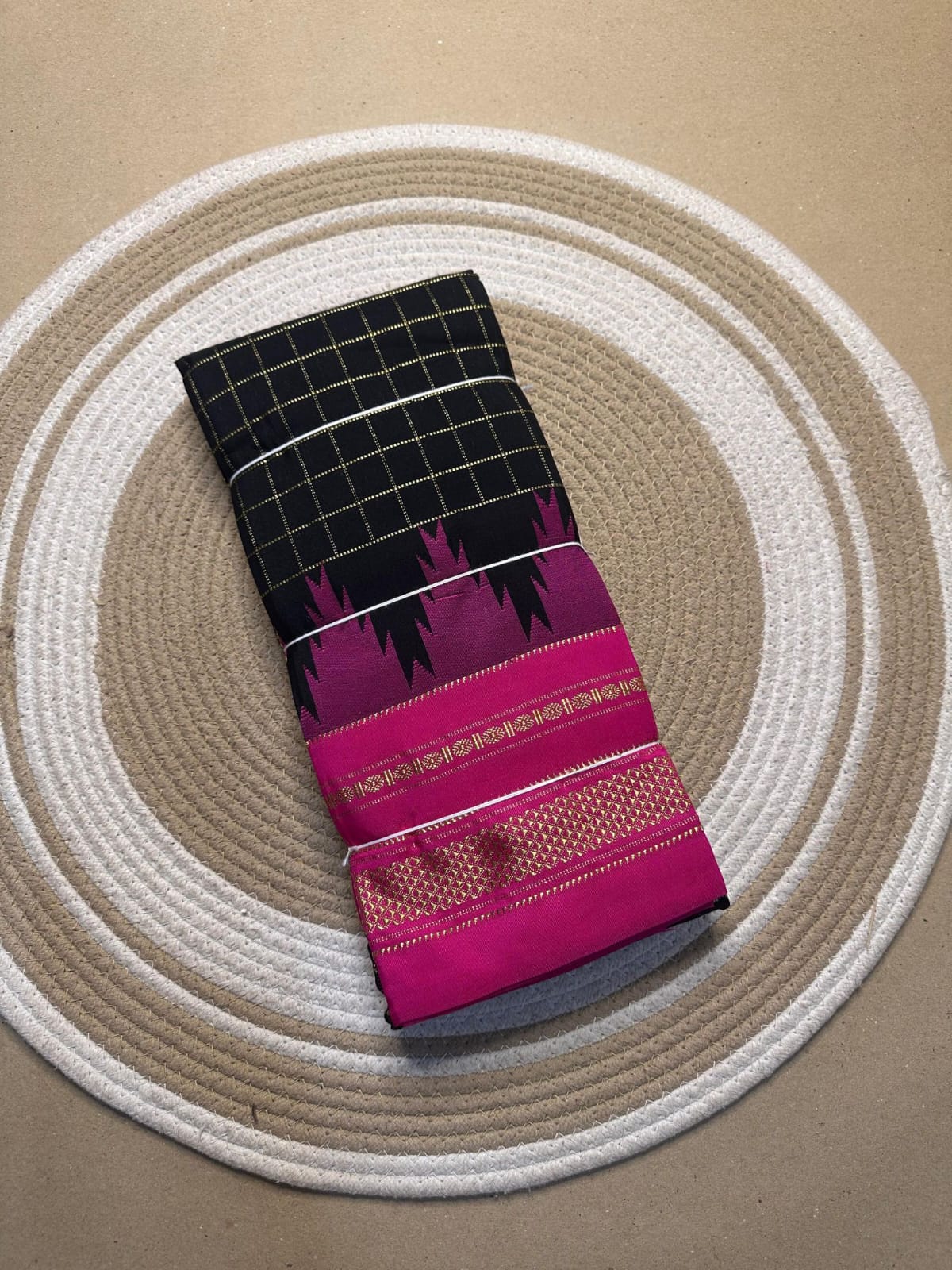 black and pink jerry checks, temple gadiwalsaree pallu tope pallu black and pink jerry checks, temple gadiwalsaree pallu tope pallu