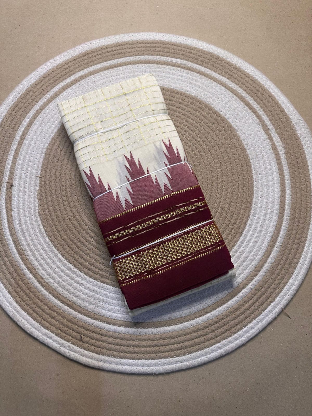 off white and maroon jerry checks, temple gadiwalsaree pallu tope pallu off white and maroon jerry checks, temple gadiwalsaree pallu tope pallu