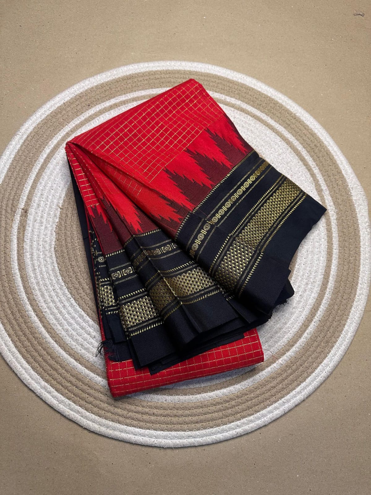 red and black jerry checks, temple gadiwalsaree pallu tope pallu red and black jerry checks, temple gadiwalsaree pallu tope pallu