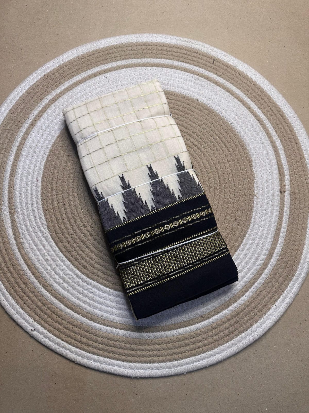 white and black jerry checks, temple gadiwalsaree pallu tope pallu white and black jerry checks, temple gadiwalsaree pallu tope pallu