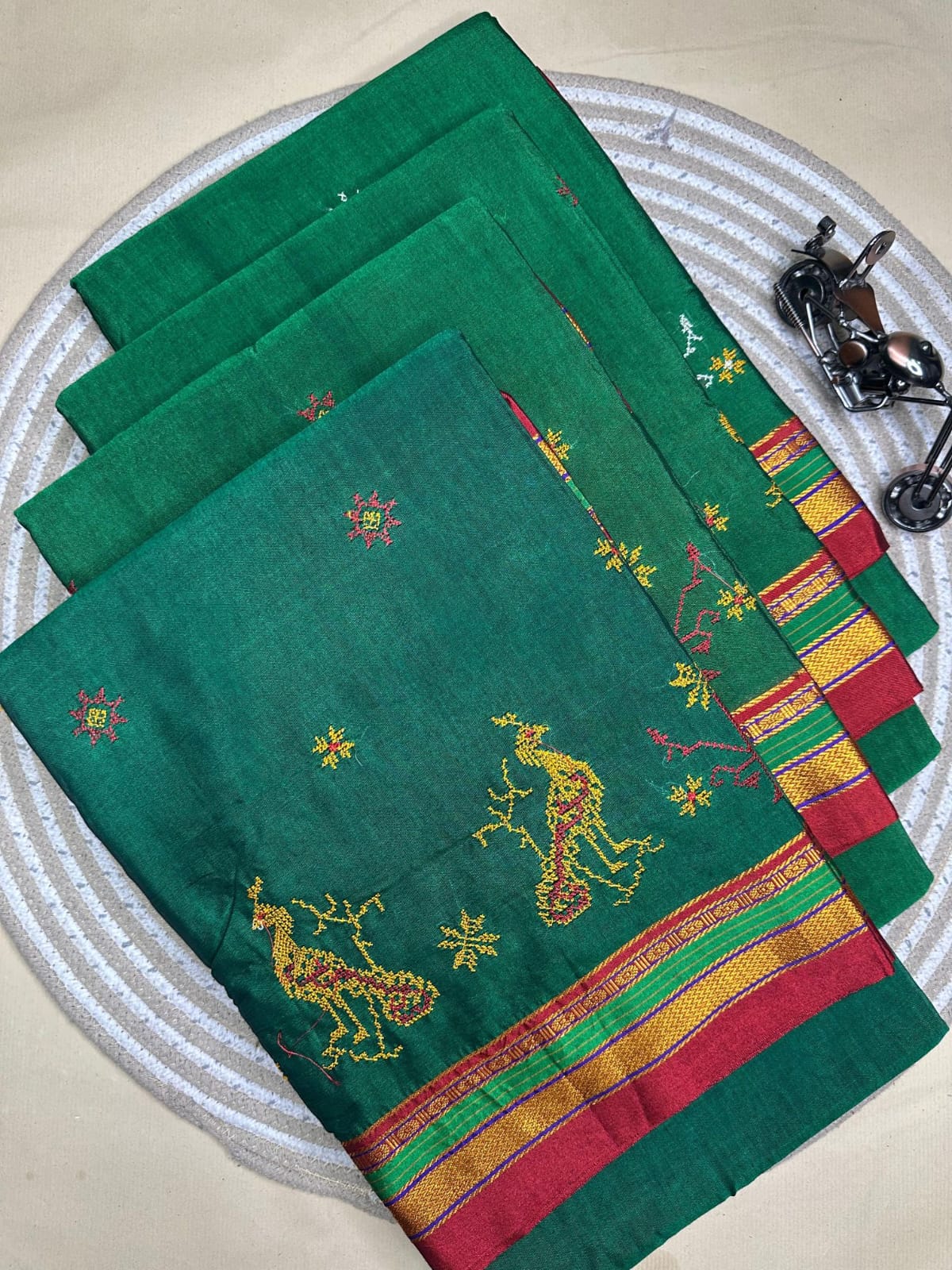 parrot green ilkal kasuti saree pallu patti pallu parrot green ilkal kasuti saree pallu patti pallu