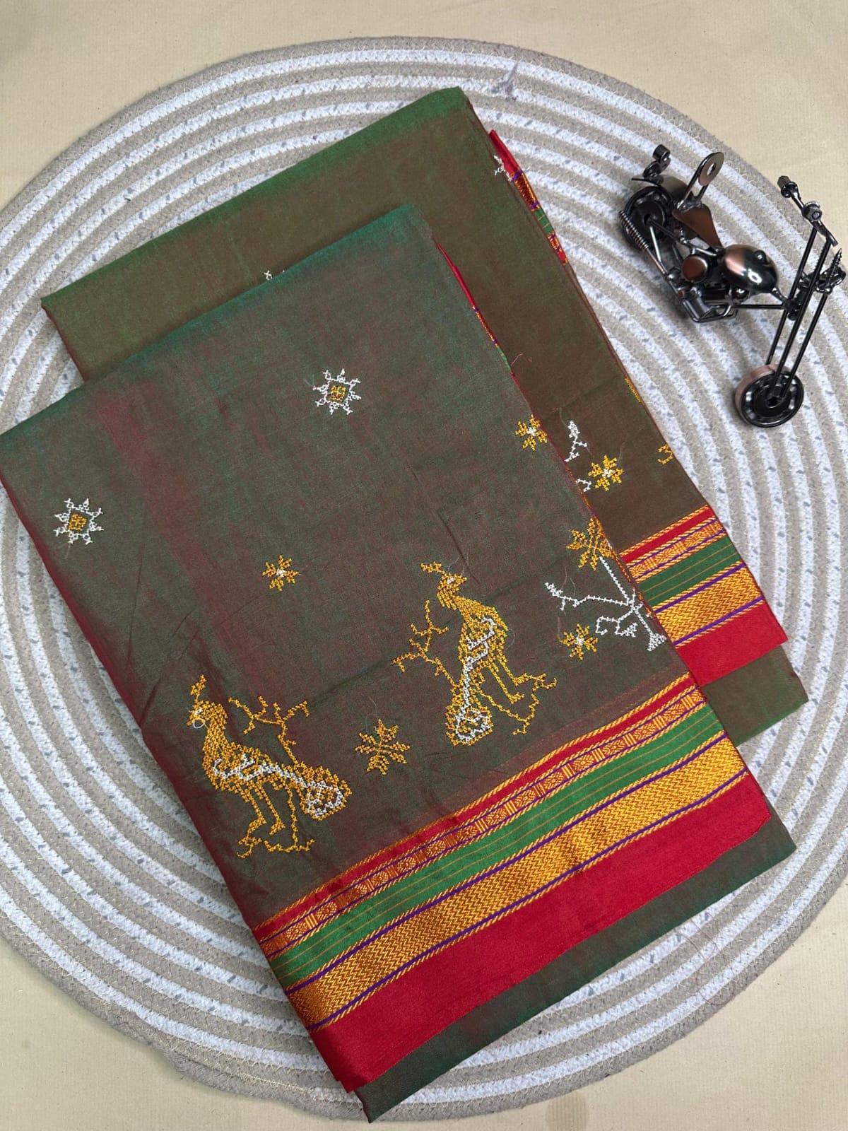 greenish red ilkal kasuti saree pallu patti pallu greenish red ilkal kasuti saree pallu patti pallu